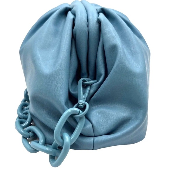 NWT BADGLEY MISCHKA Vegan Leather Wrapped Frame Clutch With Chunky Chain Blue - Picture 4 of 5